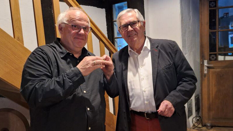 Schluesseluebergabe Neuer Vorsitzender Schlüsselübergabe Neuer Vorsitzender